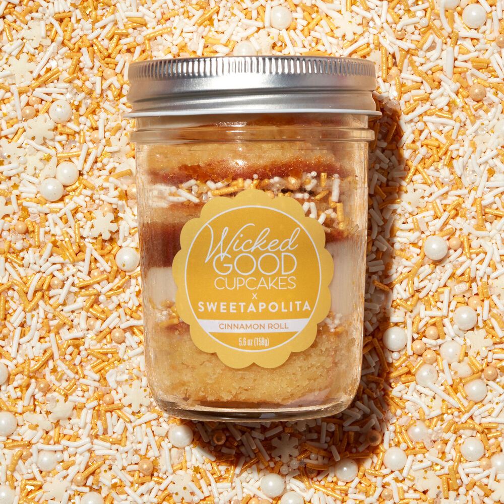 Cinnamon Roll Cupcake Jar image number null