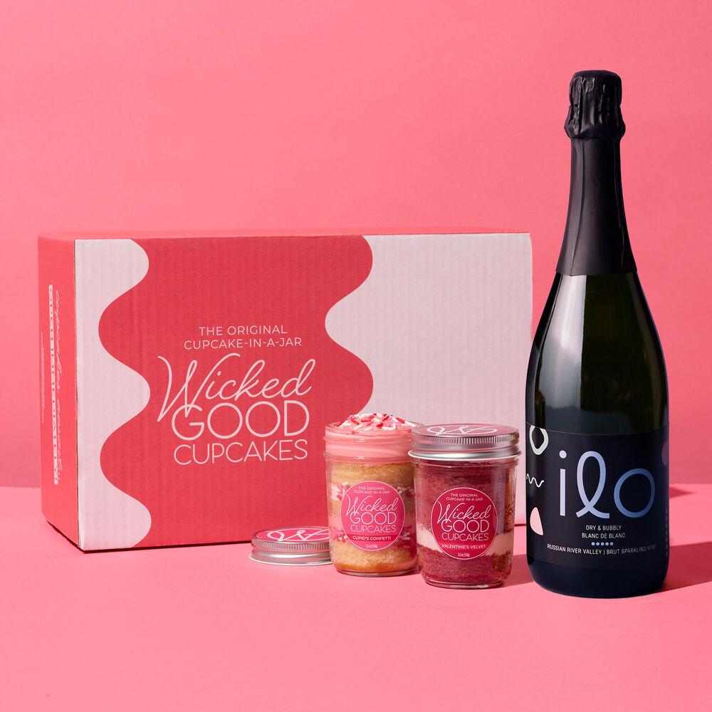 Valentine&#39;s Day Cupcake 2-Pack Sparkling Wine Gift Set Spread image number null