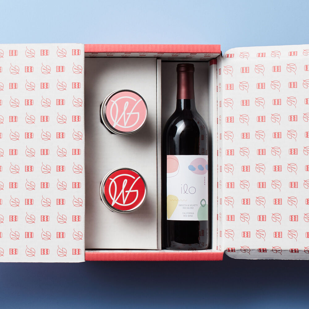 Alternate view of Cupcake 2-Pack &amp; Red Blend Gift Set image number null