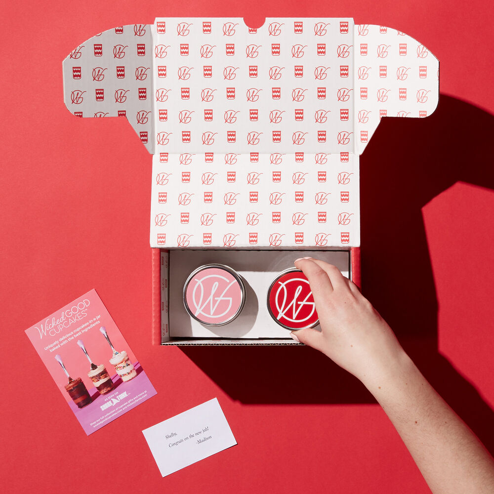 Red Velvet &amp; Chocolate Cupcake Unboxing image number null