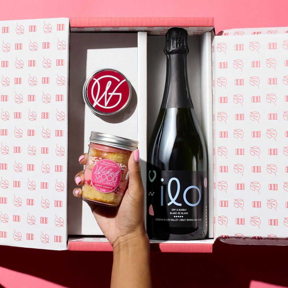 Valentine&#39;s Day Cupcake 2-Pack Sparkling Wine Gift Set Mailer Box image number null