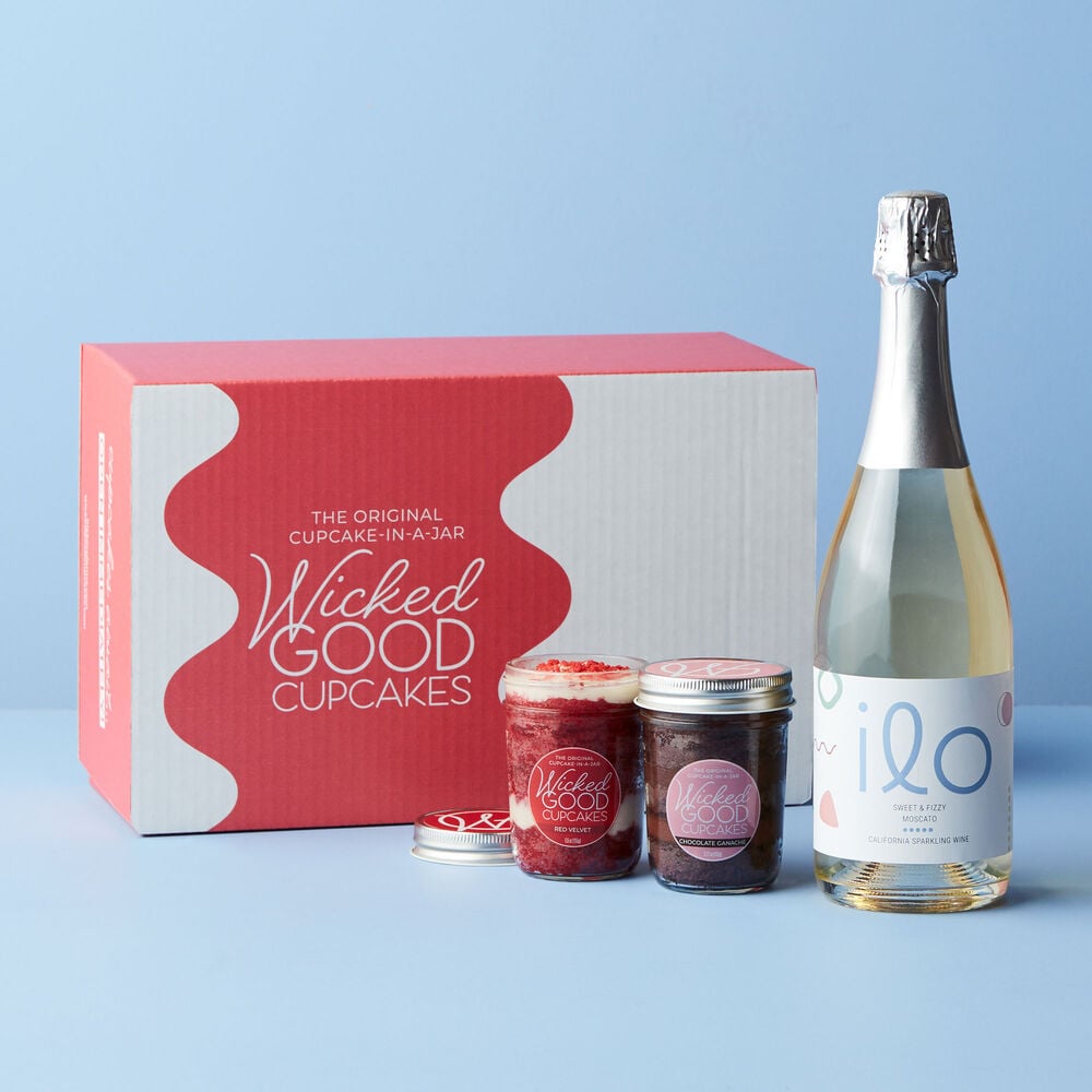 Alternate view of Cupcake 2-Pack &amp; Moscato Gift Set image number null