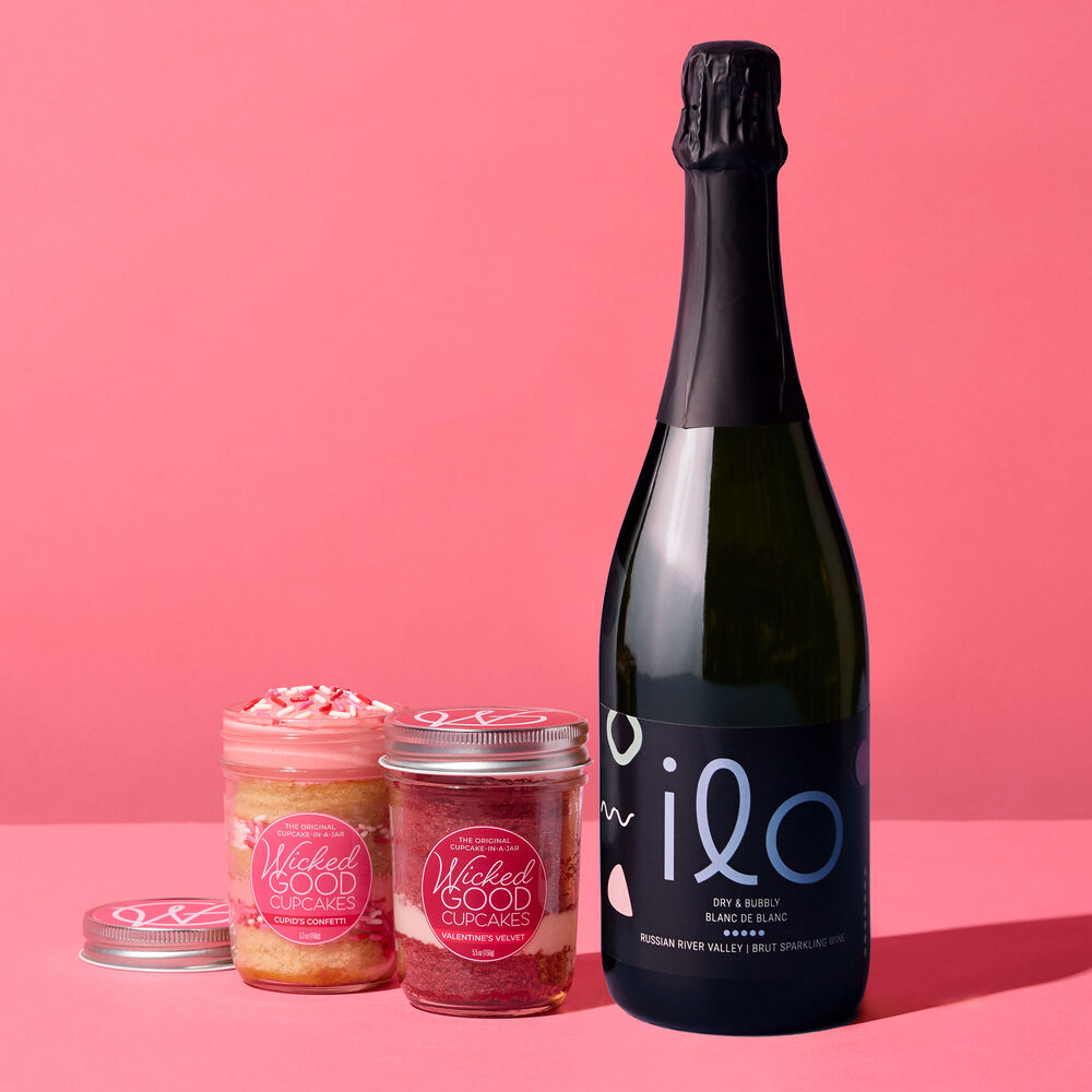 Valentine&#39;s Day Cupcake 2-Pack Sparkling Wine Gift Set