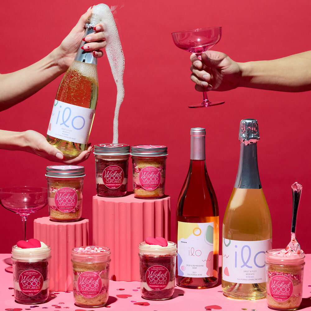 Valentine&#39;s day cupcakes and wine image number null
